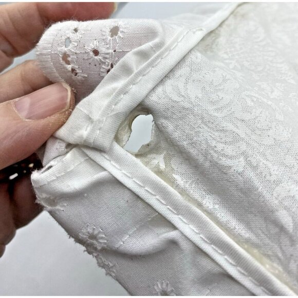 Vintage Doll House Canopy Bed Miniature Wood Handmade Eyelet Cover Retro Play - Picture 9 of 15